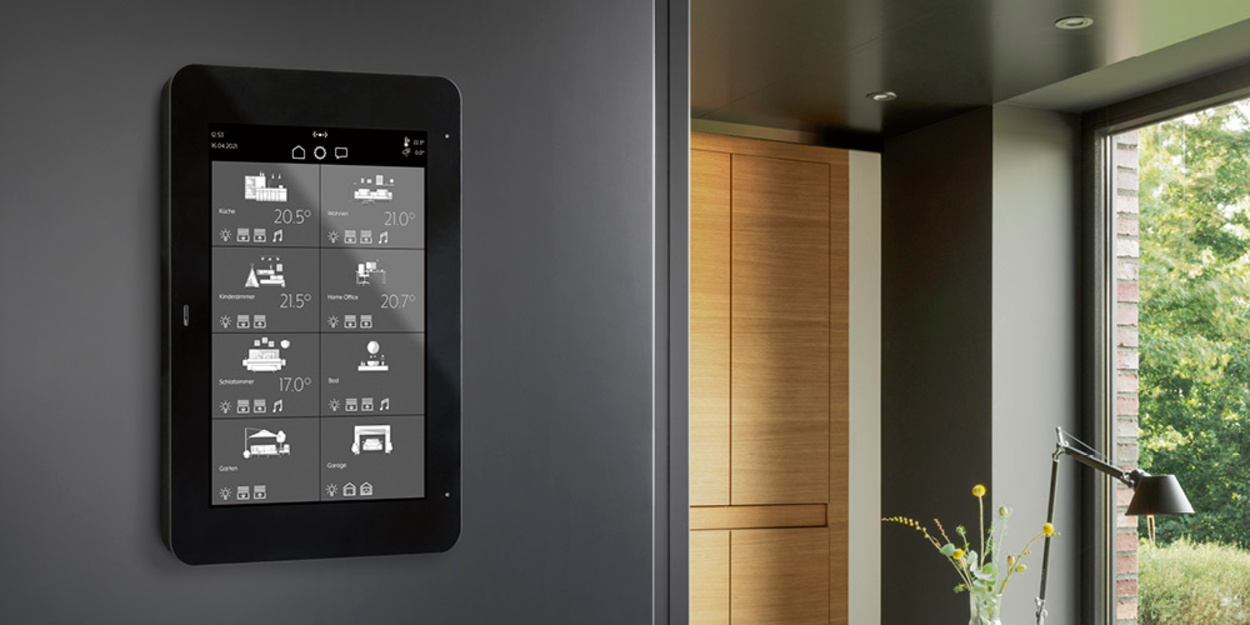 JUNG Smart Panel 8 bei EMG Elektro-Montagen Geiseltal GmbH in Braunsbedra