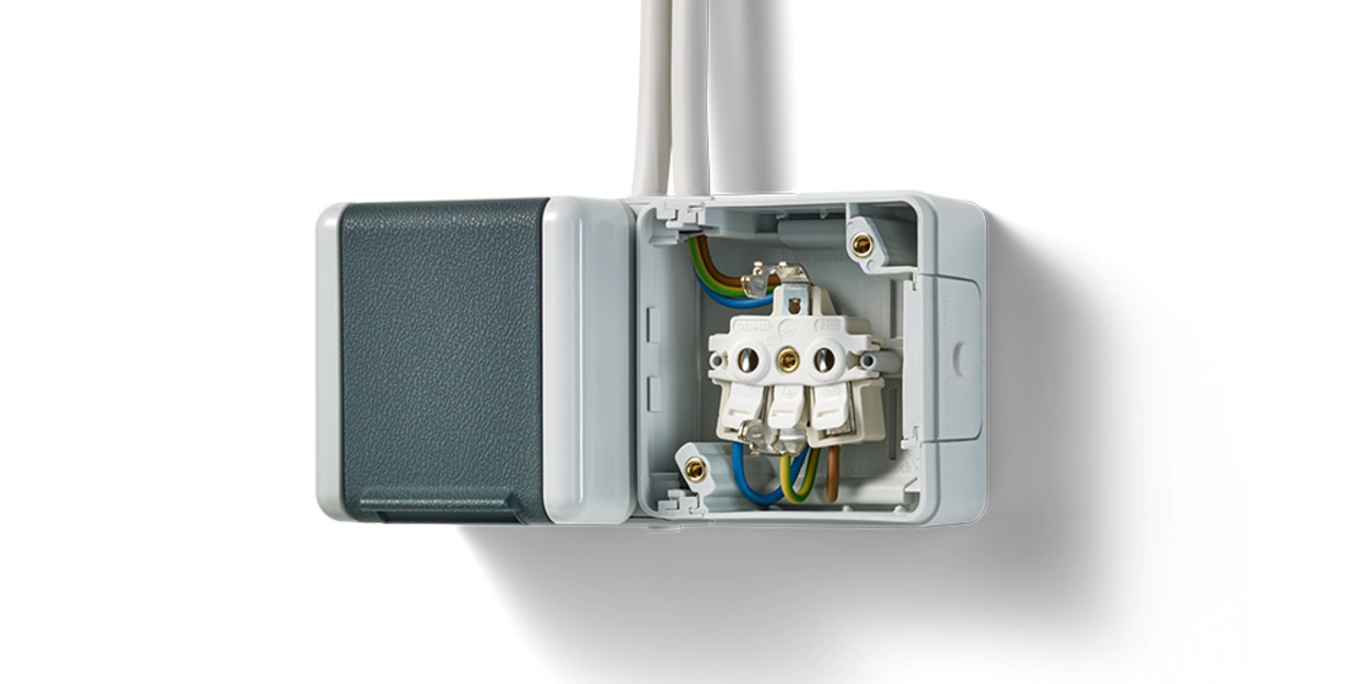 Doppelsteckdose mit Trennsteg bei EMG Elektro-Montagen Geiseltal GmbH in Braunsbedra