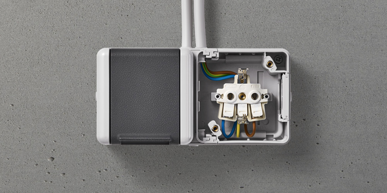 Doppelsteckdose mit Trennsteg bei EMG Elektro-Montagen Geiseltal GmbH in Braunsbedra